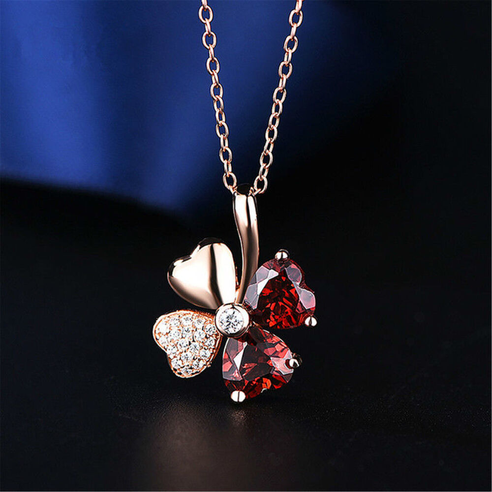 29 pendentifs tr&ecirc;fle Bijoux et montres