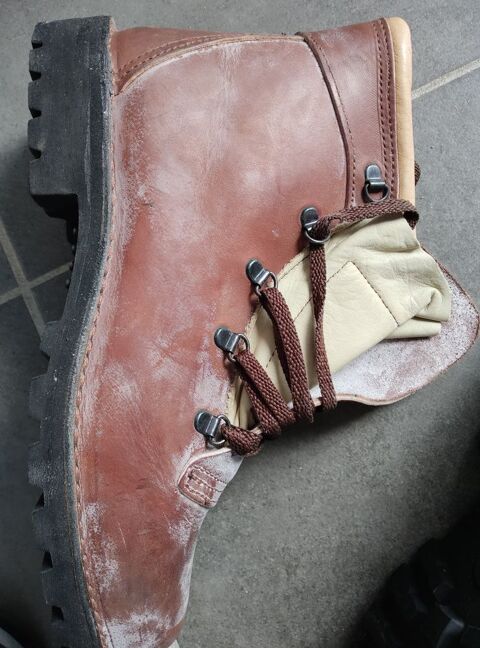 Chaussures montantes neuves en cuir véritable  50 Colombier-Fontaine (25)