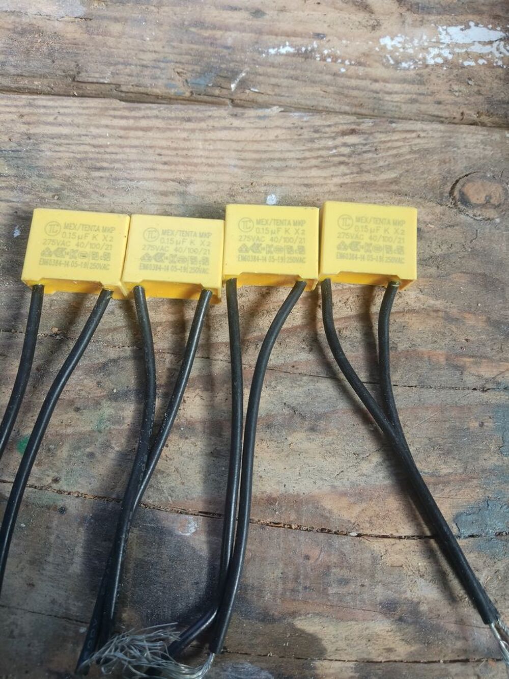 5 condensateurs de d&eacute;marrage 15 micro 220 V
Bricolage