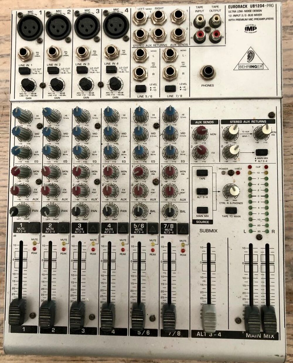 table de mixage Behringer Eurorack UB1204-Pro Instruments de musique