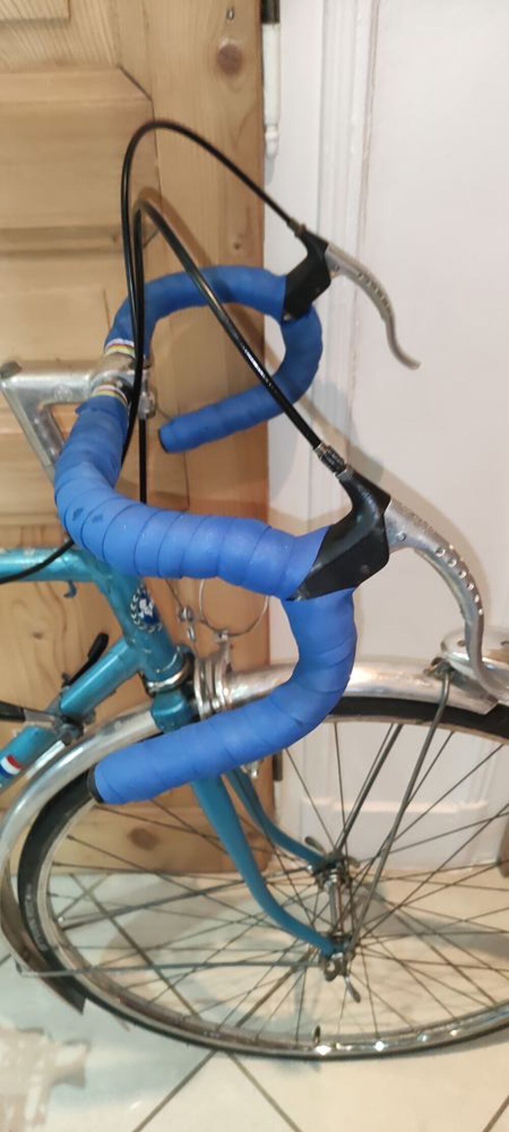 Rare Un v&eacute;lo de course YCENNA cadre acier bleu 57 cm. Tr&egrave;s b Vélos
