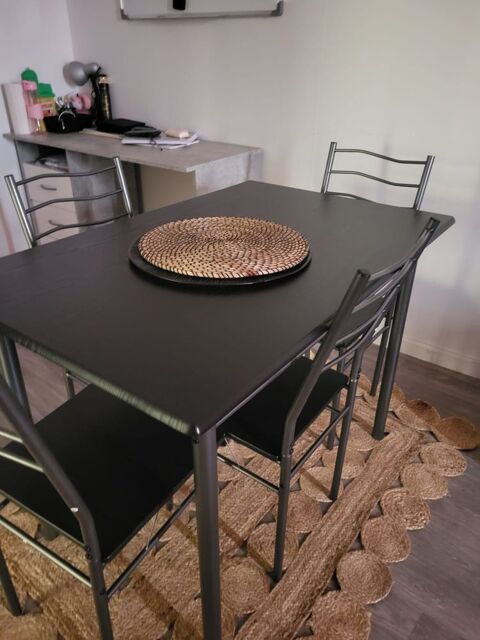 Table  manger noir et 4 chaises  125 Montigny-le-Bretonneux (78)