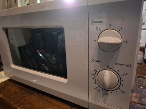 Four Micro ondes + Grill � convection, quasiment neuf 70 Bernay (27)