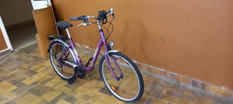         2 vélos de ville marque GITANE  
Saint-Germain-du-Puch (33)
