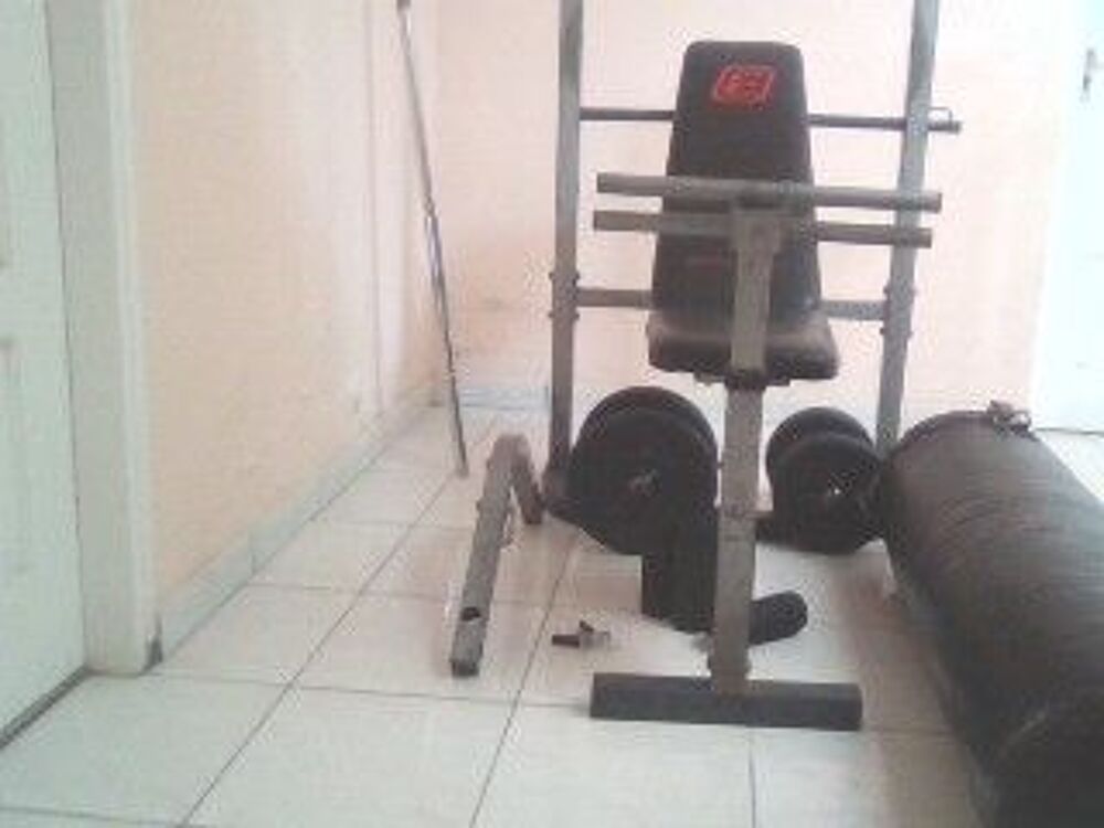 -BARRE -HALTERES -SAC DE FRAPPE - BANC DE MUSCULATION Sports