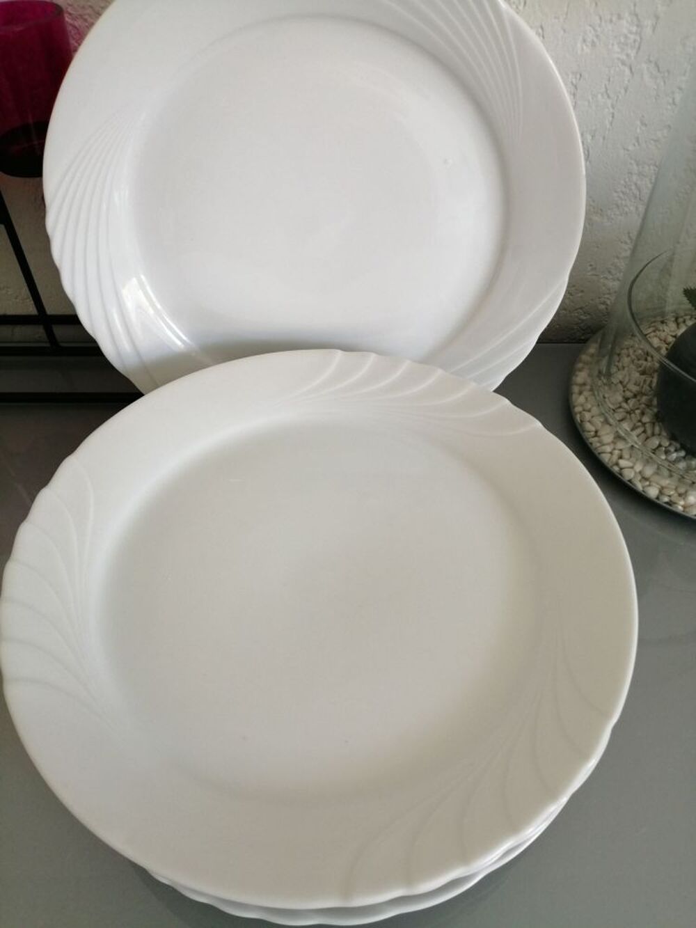 6 assiettes porcelaines blanches diam&egrave;tre 25,5cm Electromnager