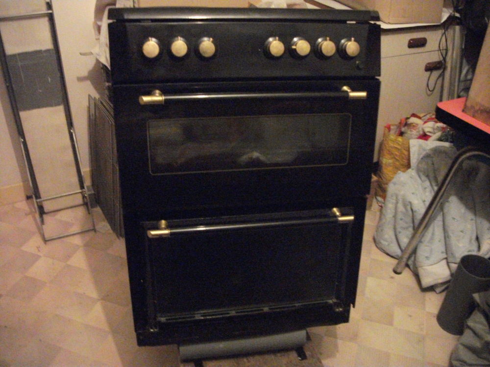 Gazini&egrave;re BEKO CDF 11163 DB
3 feux ,1plaque ,2 fours &eacute;lectri Electroménager