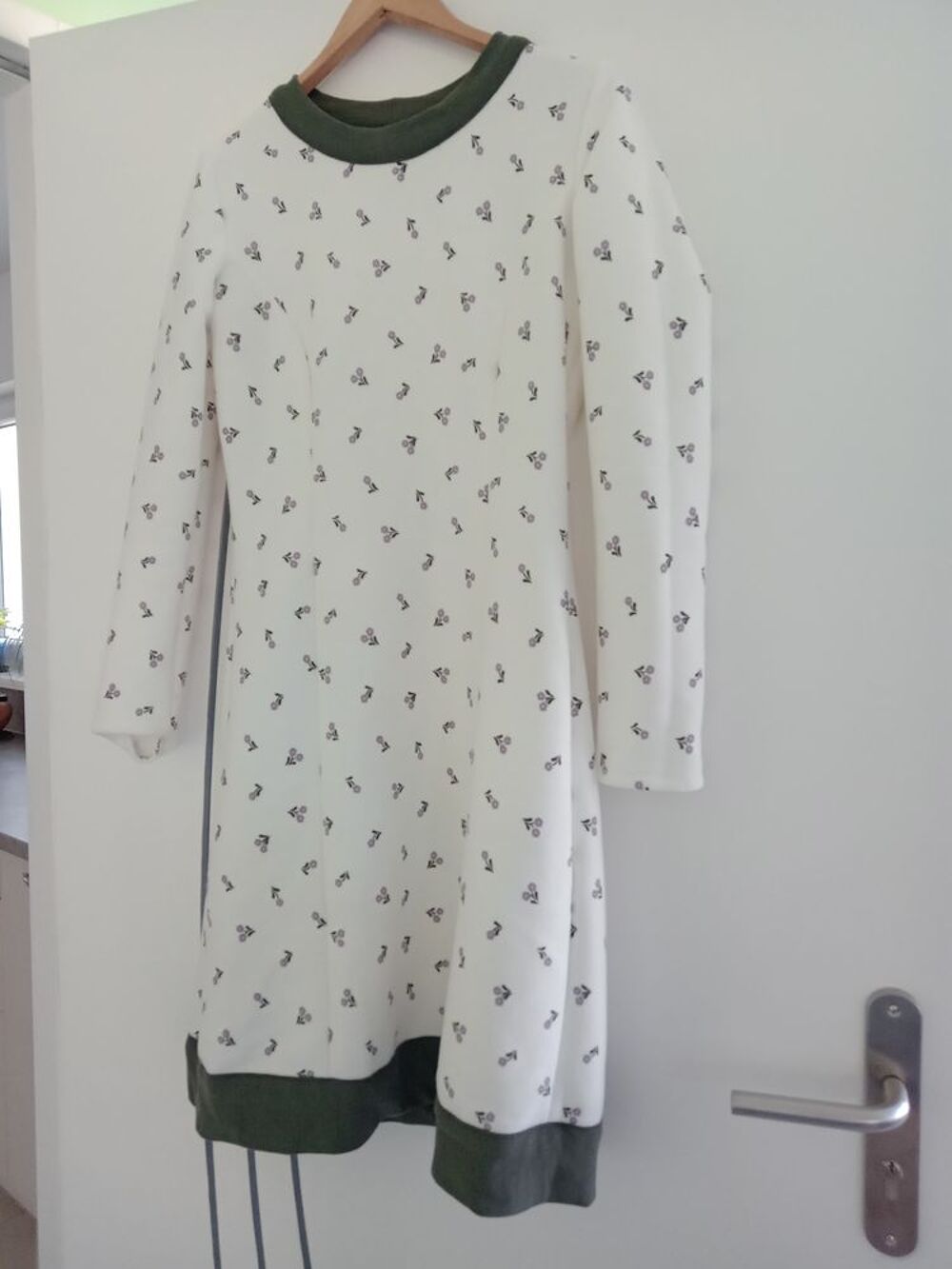 Robe Blanche Molletonn&eacute;eTaille 40/L Vêtements