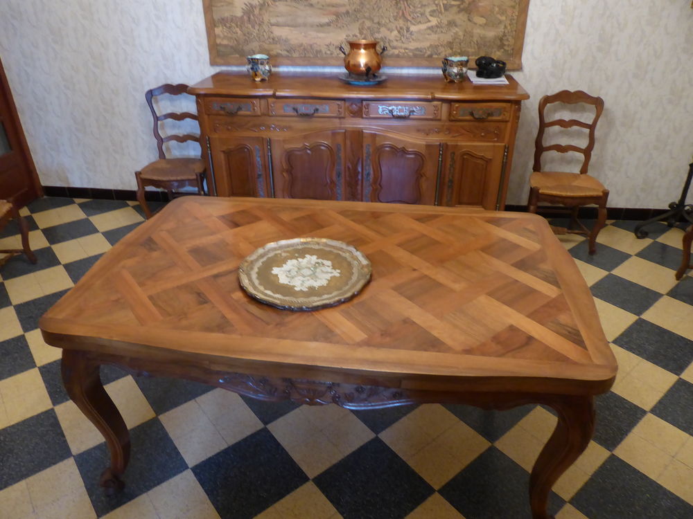 Propose buffet + table Proven&ccedil;ale et chaises parfait &eacute;tat Meubles
