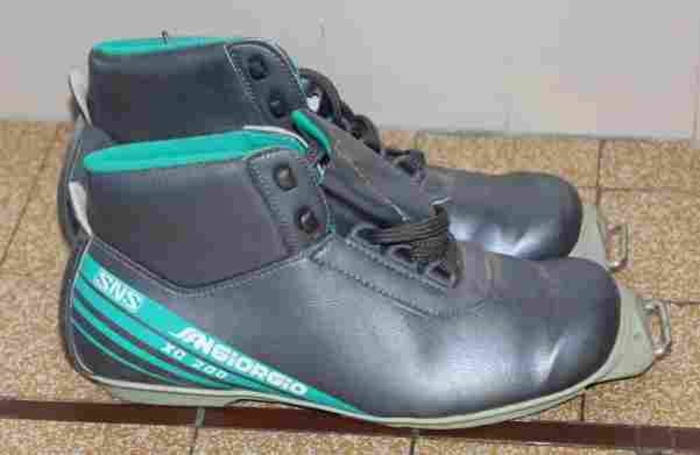 CHAUSSURES DE SKI DE FOND TAILLE 39 Sports