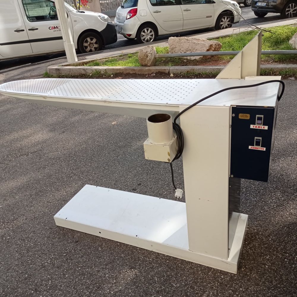 table &agrave; repasser Electroménager