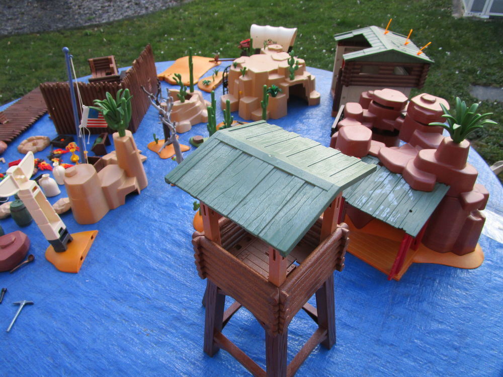  PLAYMOBIL GROS LOT VIEUX DECOR COWBOY+ACCESSOIRES Jeux / jouets