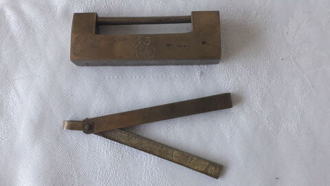 Ancien cadenas � lame
20 Salon-de-Provence (13)