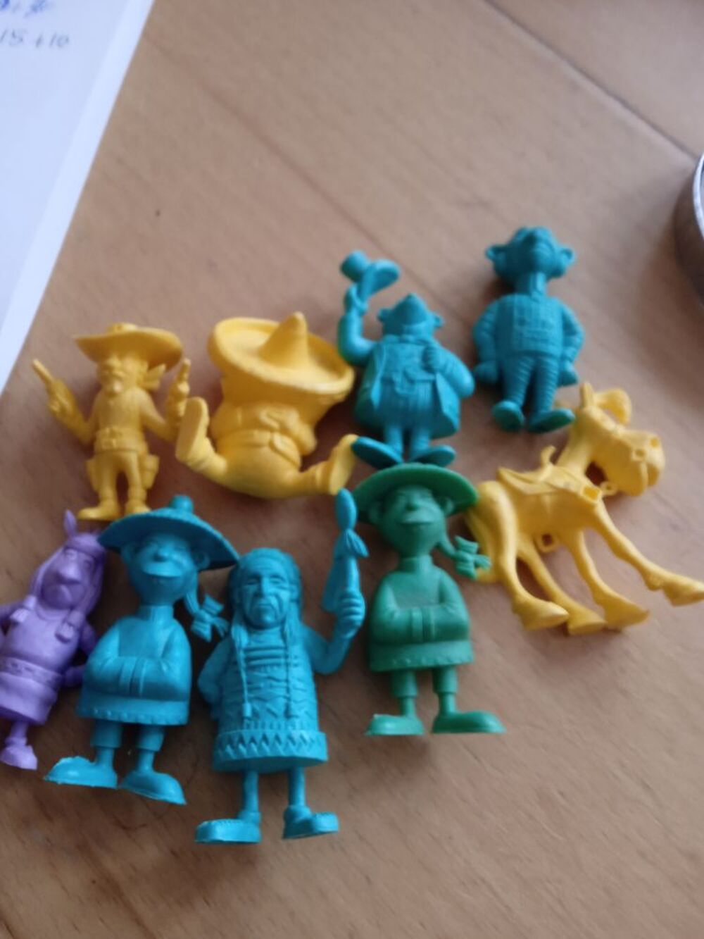 9 figurines monochrome Lucky Luke 