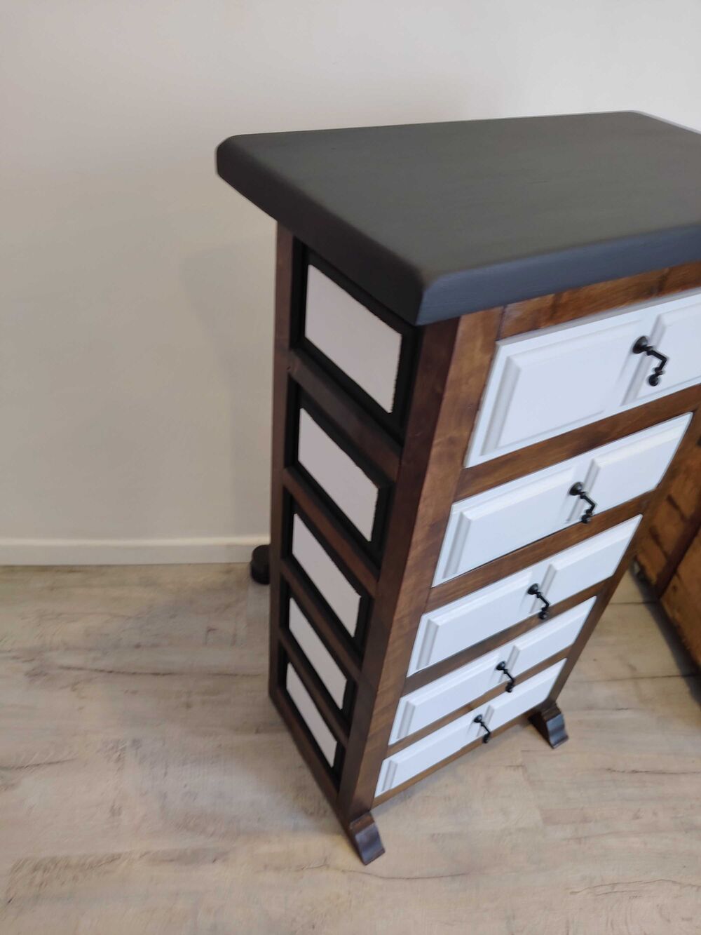chiffonnier refait &agrave; neuf Meubles