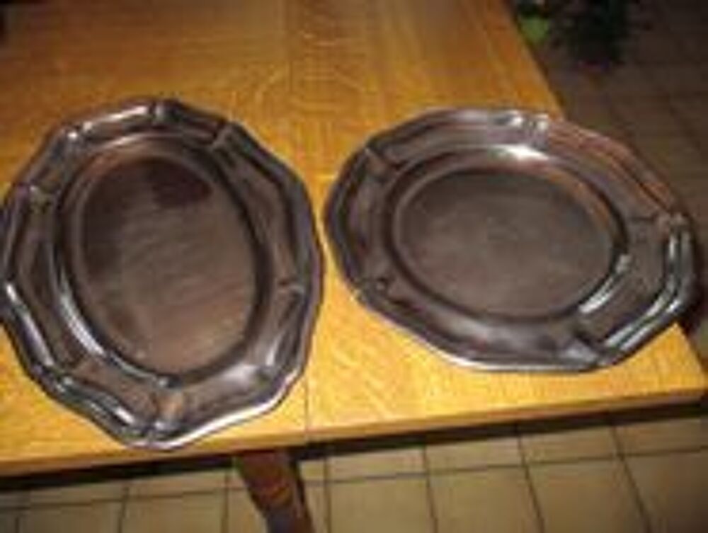 2 plats en inox Décoration