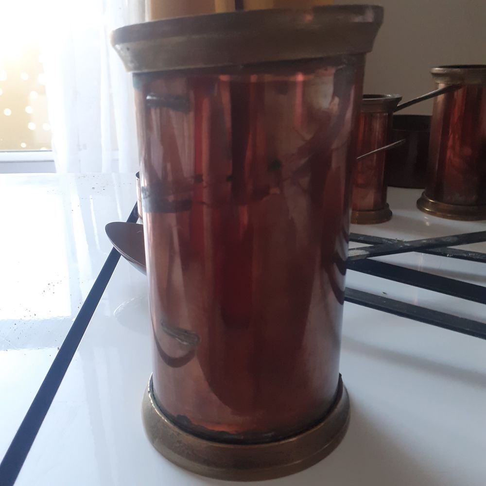 ancienne casserole en cuivre et pot de mesures Cuisine