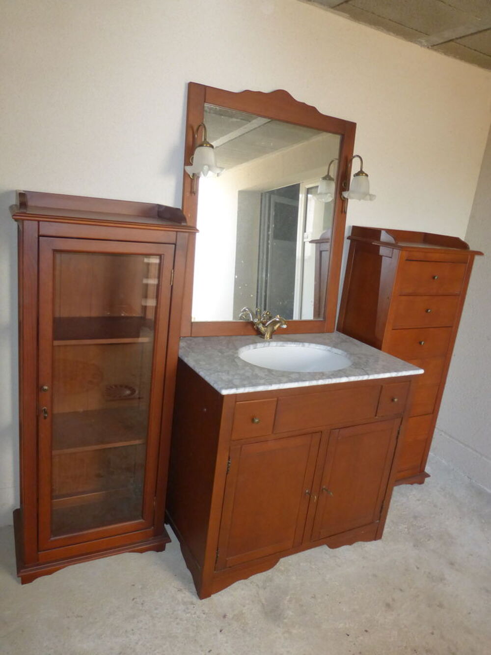 MEUBLE DE SALLE DE BAINS AVEC VASQUE EN MARBRE Meubles