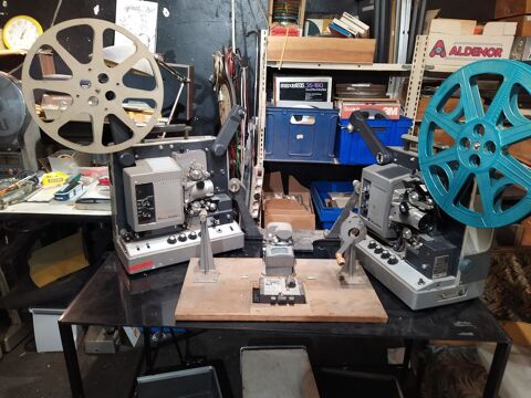 PROJECTEURS 16 m/m +ECRAN Goyrans (31)