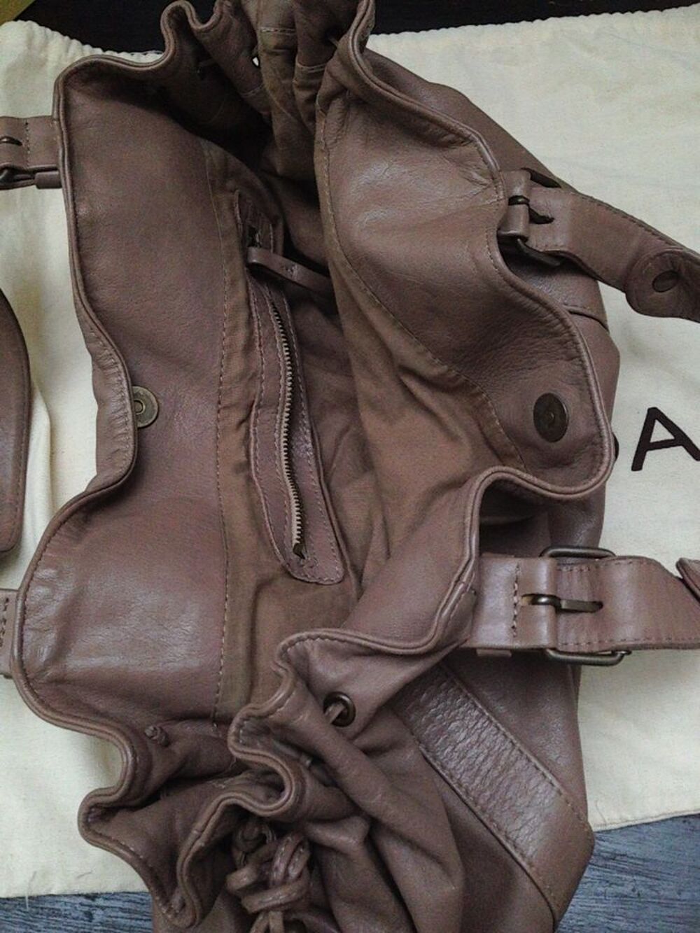 sac cuir quasi neuf Gerard Darel Maroquinerie
