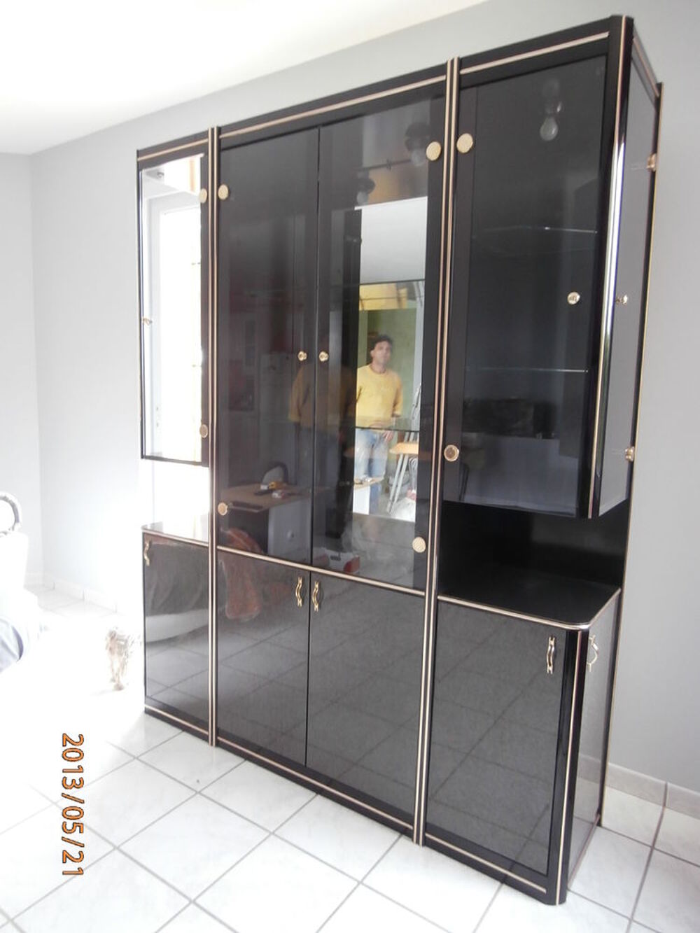 meuble vitrine contemporain avec luminaire interieur Meubles
