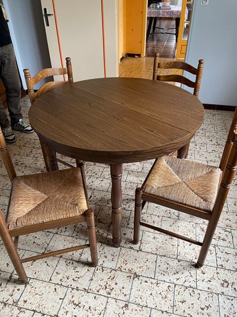 Table ronde de cuisine et ses 4 chaises, parfait �tat Goudourville (82)