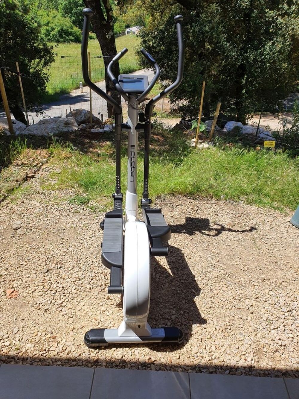 appareil de cardio elliptique marqu&eacute; Moovyoo Sports