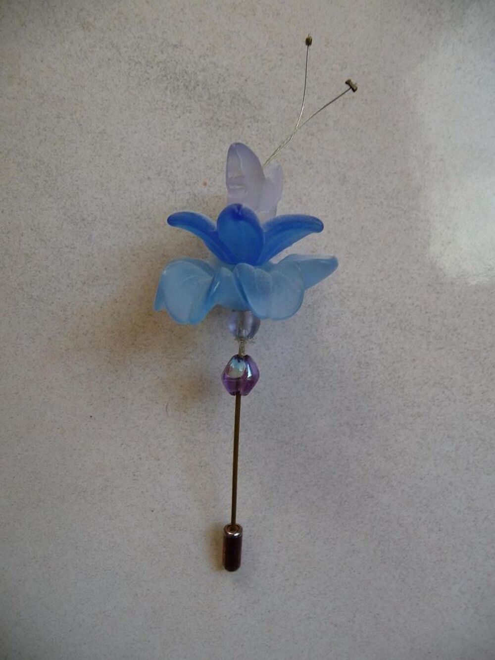 2 Fibules ou broches de couleur bleue en perles de verre Bijoux et montres