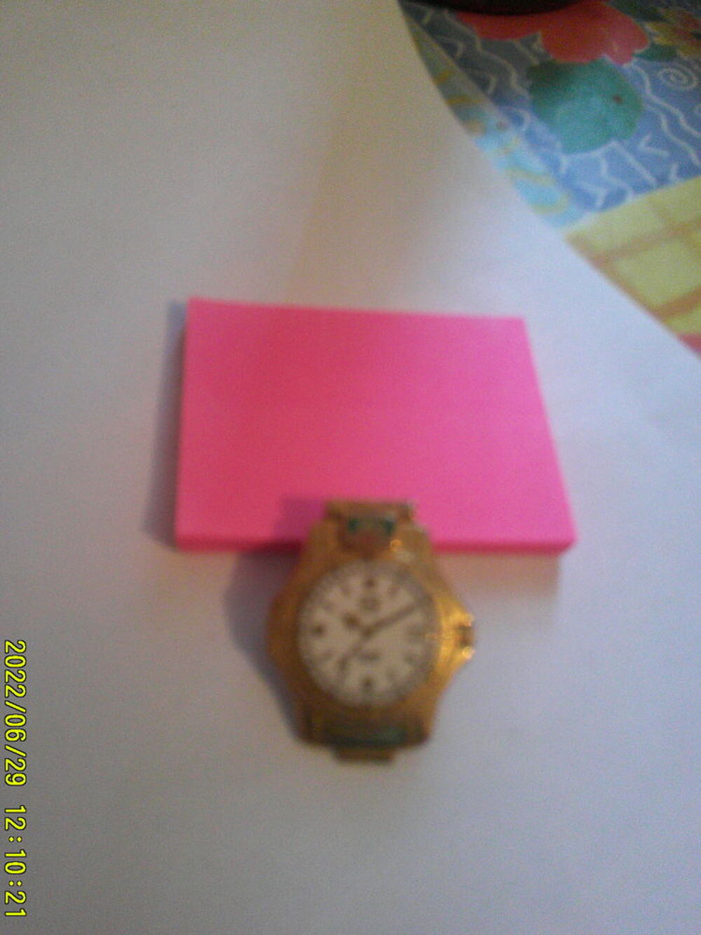 beau PIN'S - de : MONTRE TAG .." dor&eacute; " 