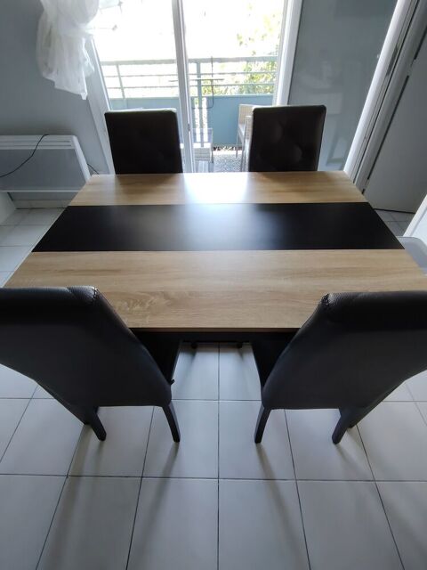 salle a manger avec chaise et table basse 250 Avignon (84)