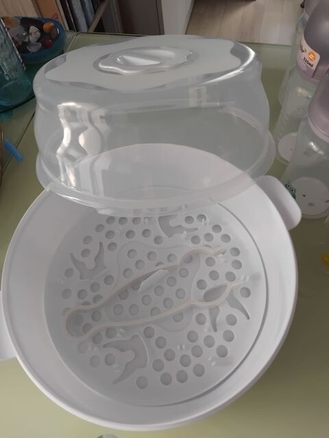 Lot biberons, st�rilisateur, goupillon etc 20 Ancenis (44)