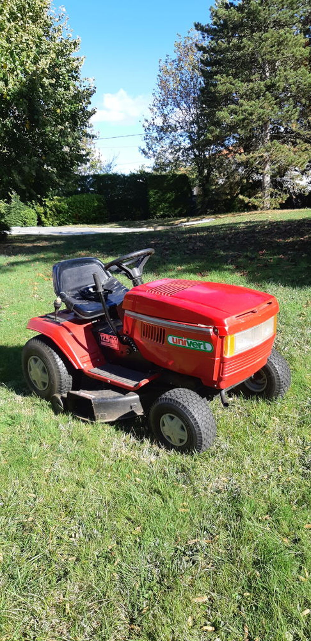 Tondeuse autoport&eacute;e de 12.5 CV Univert 669 F + remorque 
Jardin