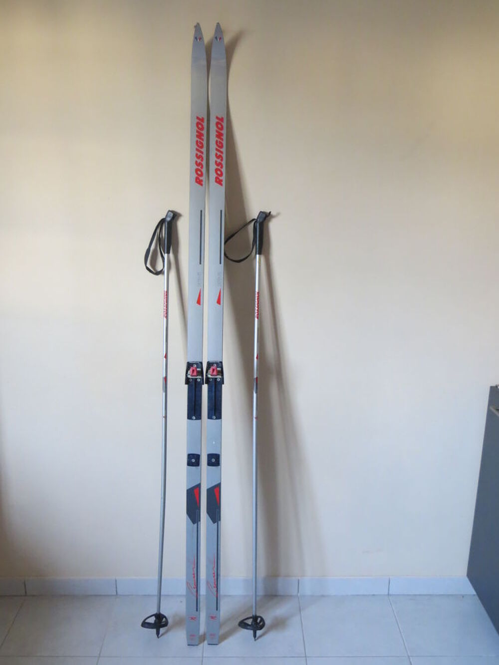  
Vends skis de fond ROSSIGNOL de 2,05 m . Sports