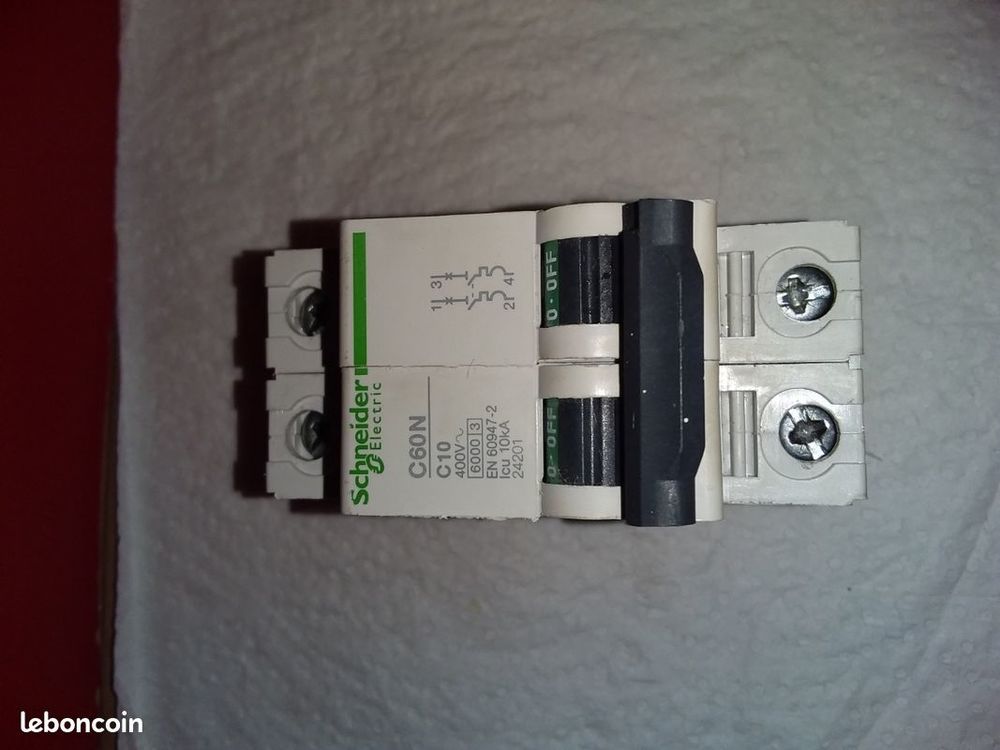 Disjoncteur bipolaire SCHNEIDER C60N C10 24201 Bricolage