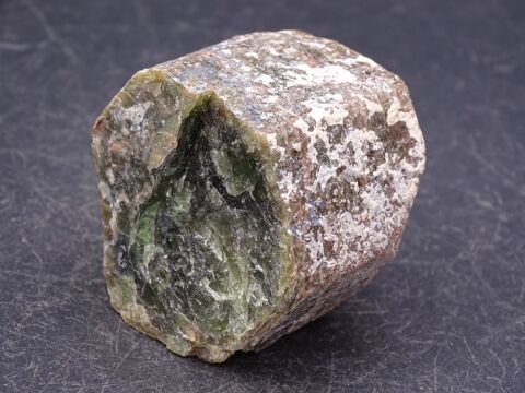 Fluorapatite , Sud de Madagascar 107gr 40 x 38 x 36 mm 15 Bertrichamps (54)