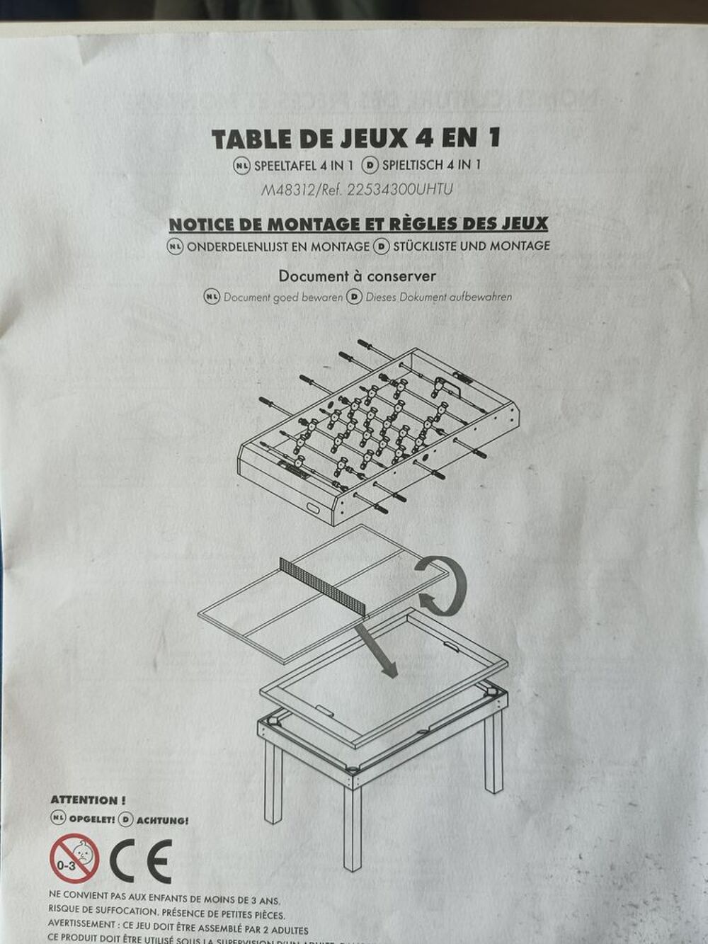 Table de jeux multi-jeux 4 en 1 en tres bon &eacute;tat. Décoration