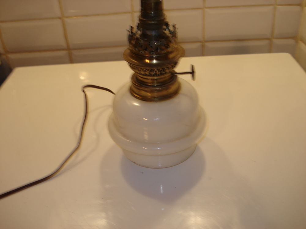 lampe &eacute;lectrique style &agrave; p&eacute;trole Décoration