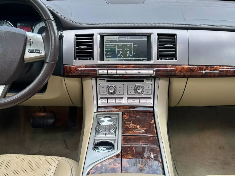 XF 4.2 V8 - 298 Luxe Premium A 2008 occasion Binche