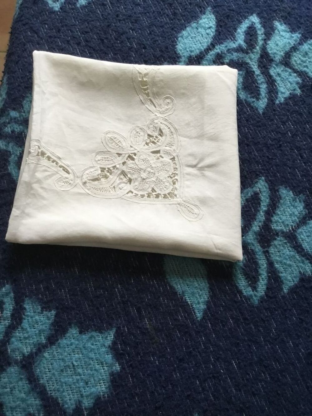 Nappe avec appliques en dentelle et ses serviettes Bon &eacute;tat Décoration