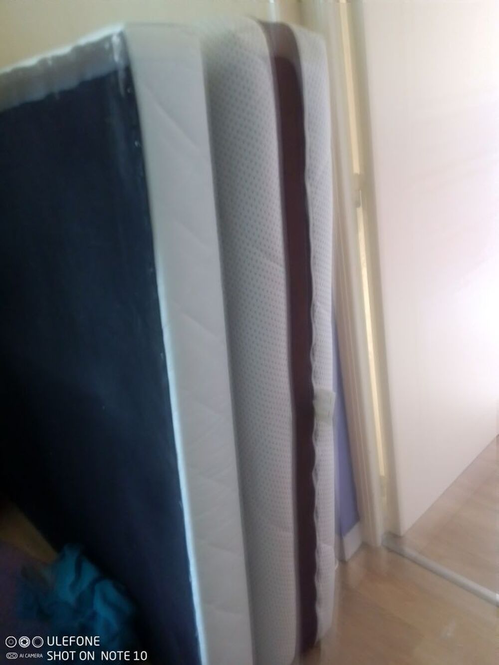 Literie compl&egrave;te matelas et sommier tapissier &eacute;tat neuf Meubles