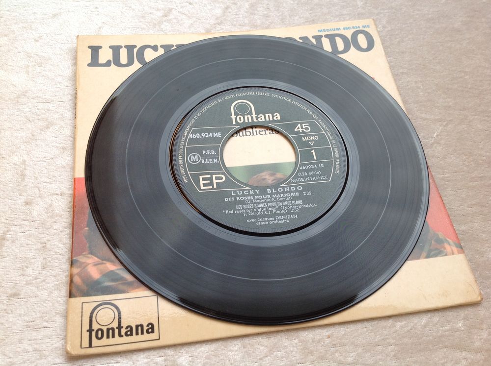 LUCKY BLONDO 45 TOURS 4 TITRES Envoi Possible
CD et vinyles