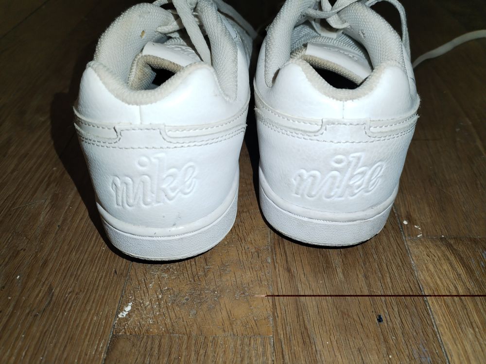 Baskets NIKE full cuir blanche (Taille 40) Chaussures