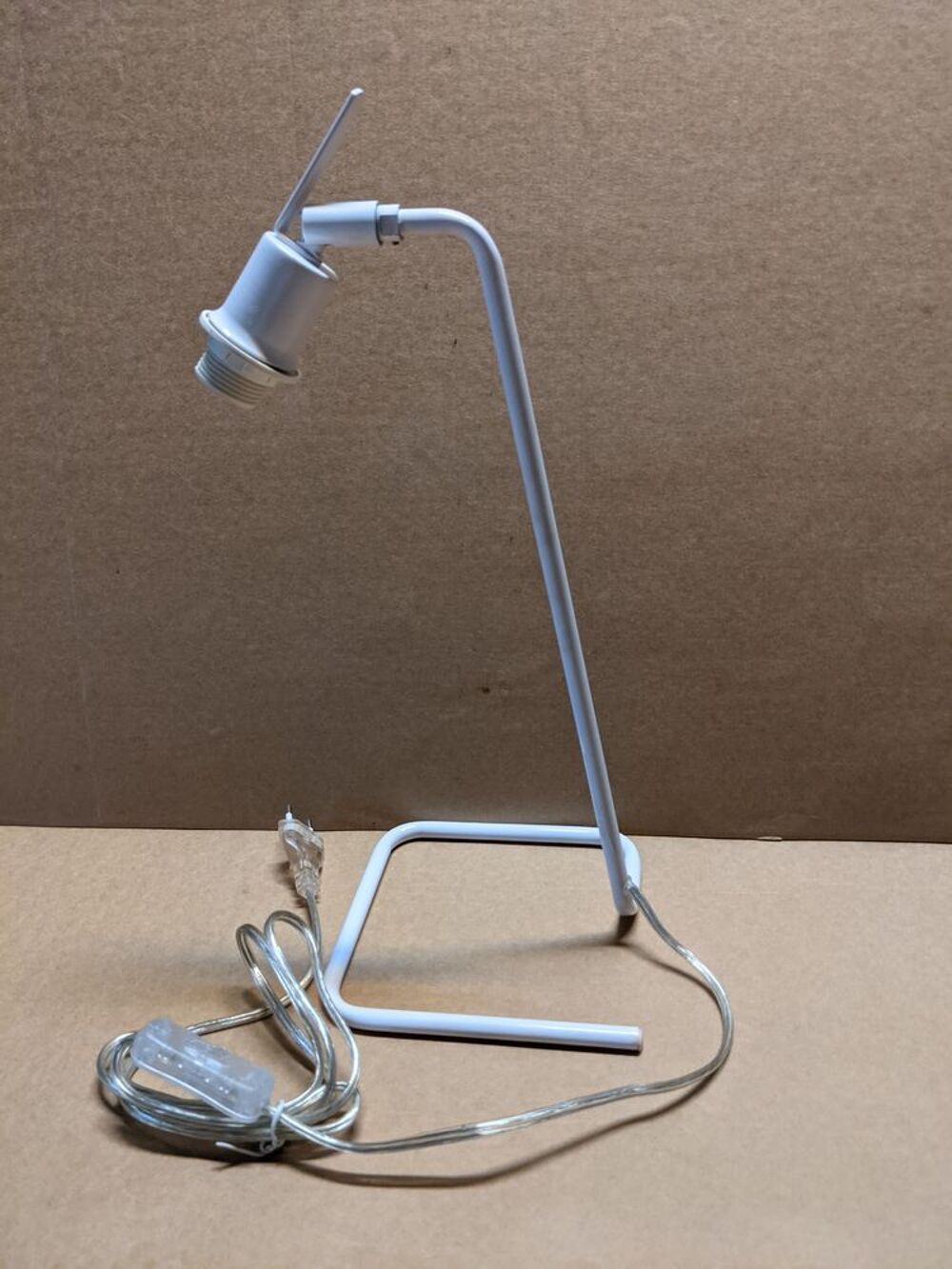 Lampe &agrave; poser de la collection Reade compos&eacute;e d'une structur Décoration