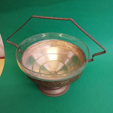 ancienne coupe � fruits m�tal / verre
23 Vendeuvre-du-Poitou (86)