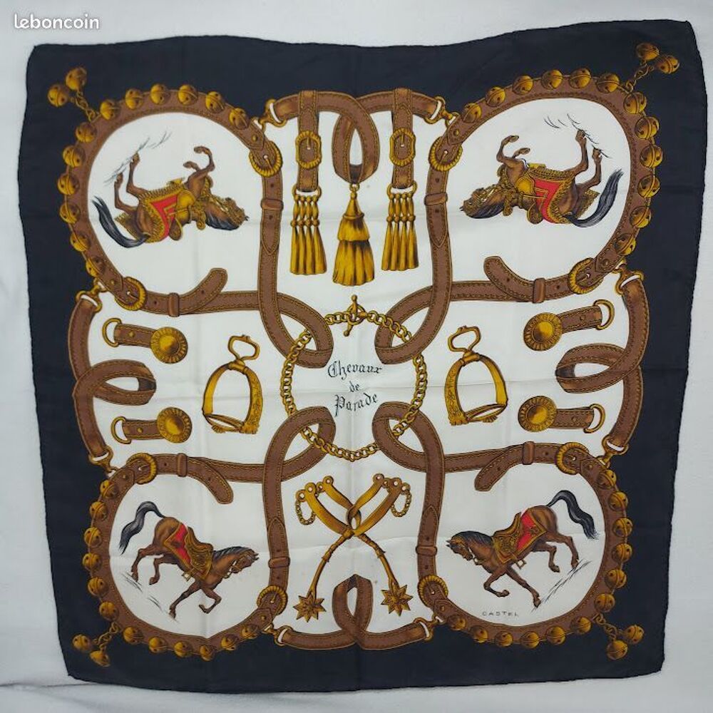 Castel Foulard Soie Fond Ivoire Bord Noir Chevaux de Parade Vêtements