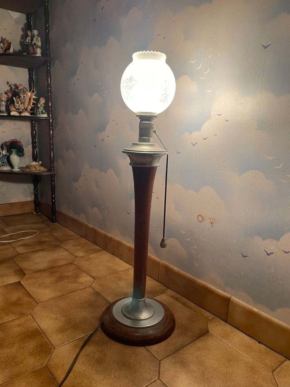Lampe sur pied &eacute;l&eacute;gante avec abat-jour en verre ( Mazda-50 ) 
