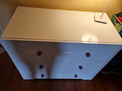 commode en laqu blanc. 35 Montigny-ls-Metz (57)