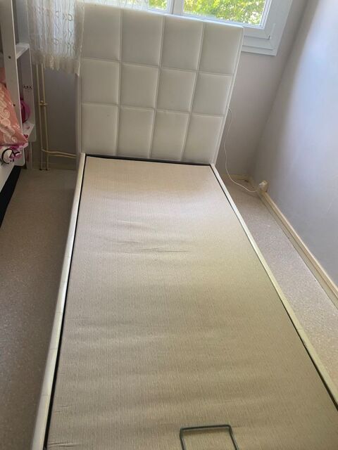 Lit coffre 1 place avec tte de lit   bon tat   sans matelas 100 Angers (49)
