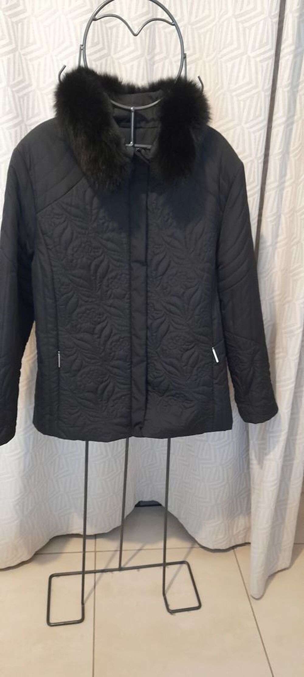 Veste matelass&eacute;e noire jamais port&eacute;e Vêtements