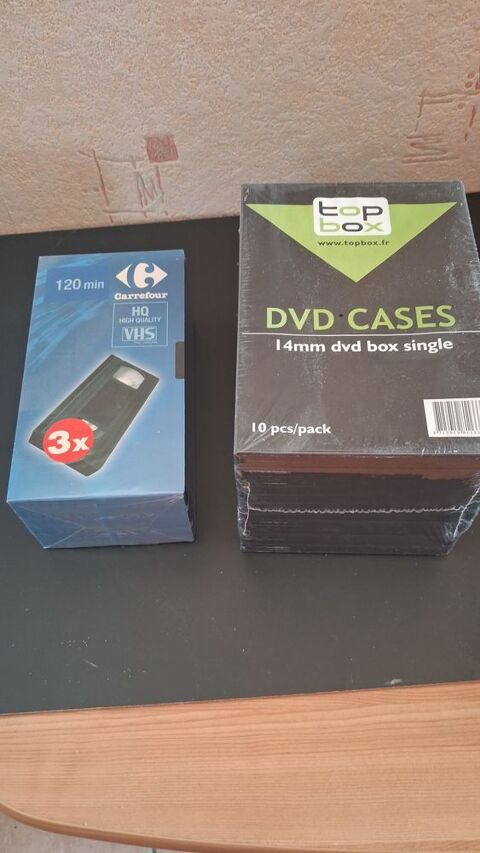 Cassettes VHS et boîtes rangement DVD 1 Lyon 3 (69)